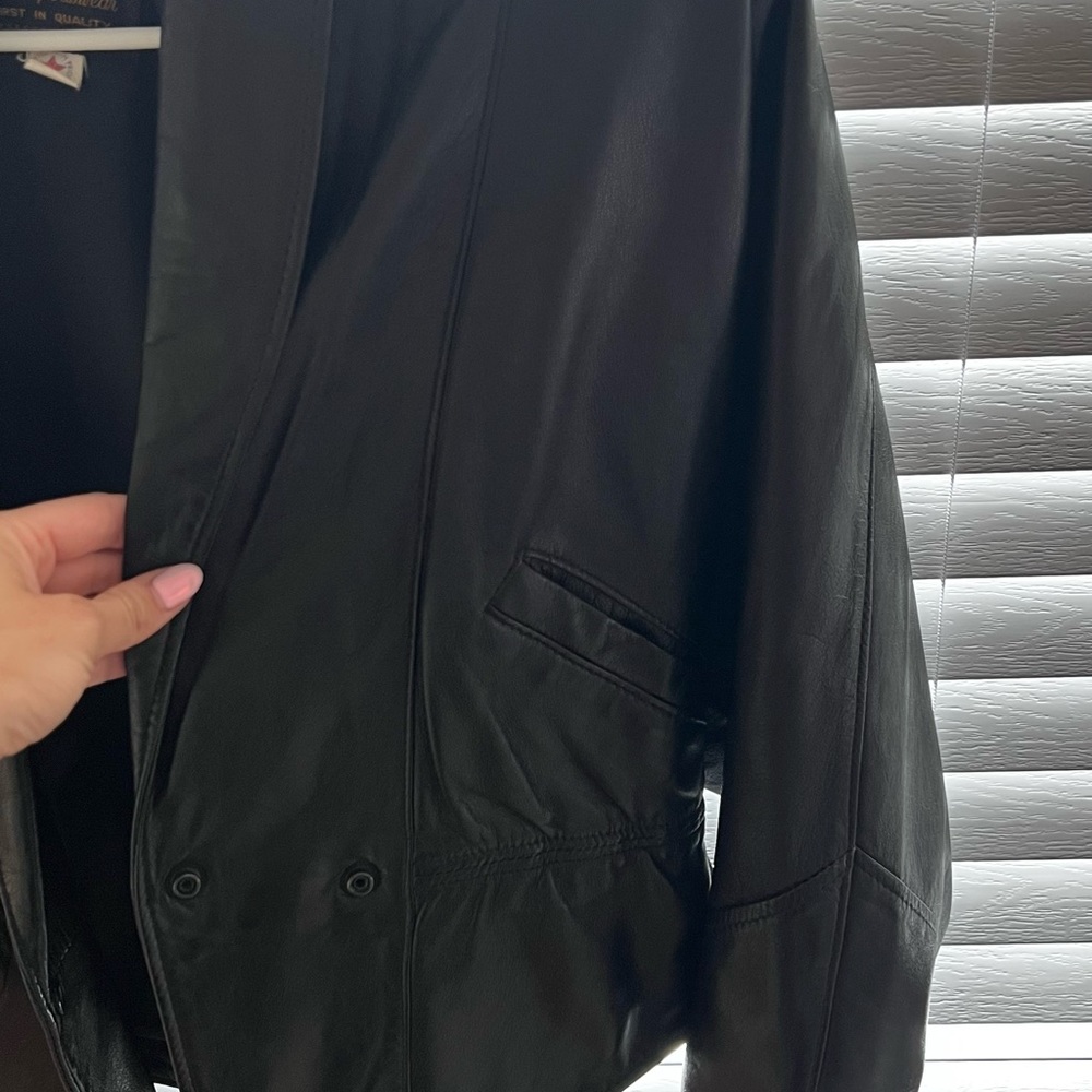 Leather jacket - Picture 4 of 10